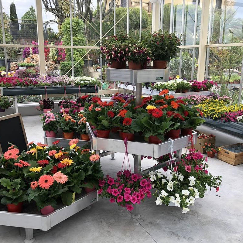 Выставочный набор из шестигранных столиков