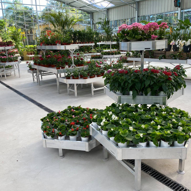 Выставочный набор из шестигранных столиков