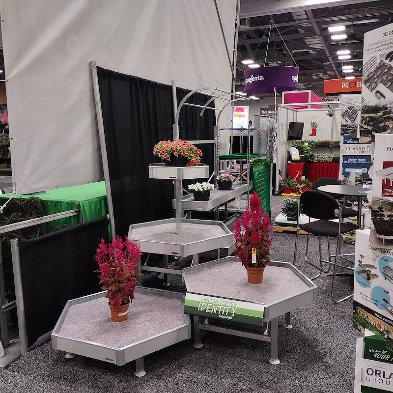 Выставочный набор из шестигранных столиков