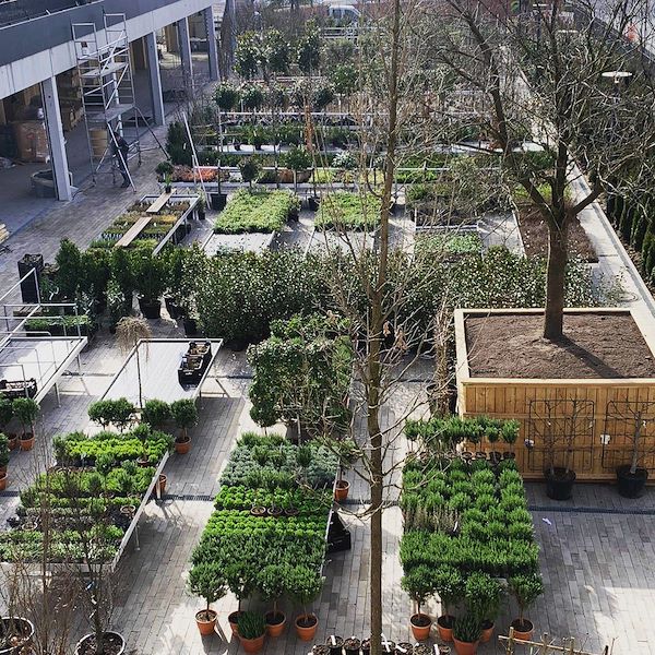 Ready-to-assemble fixed water tables in aluminium