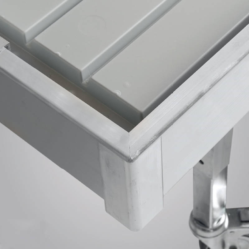 Ready-to-assemble fixed water tables in aluminium on wheels