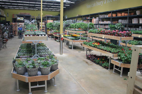 Мебель AMOR в новом интерьере отдела растений и цветов центра Urban Hardware