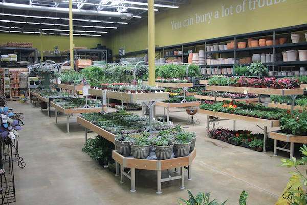 Мебель AMOR в новом интерьере отдела растений и цветов центра Urban Hardware