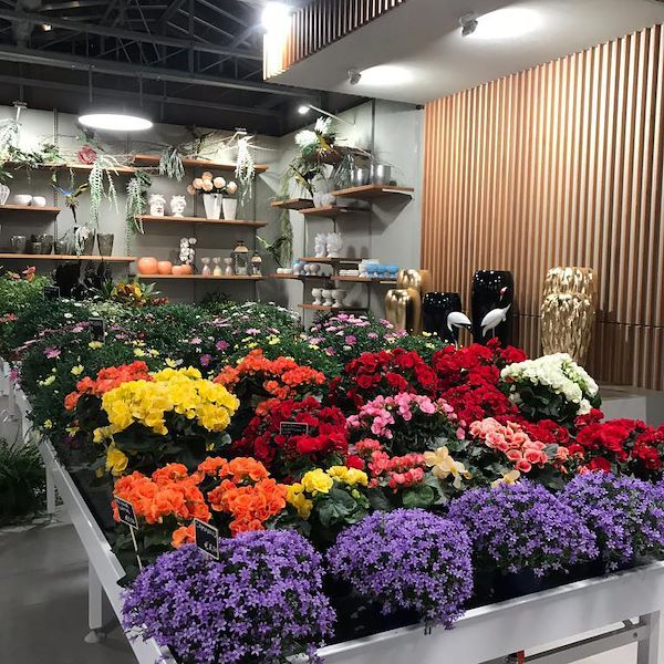 Стационарные алюминиевые торговые столы, которые необходимо собрать