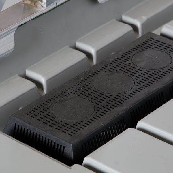 Ready-to-assemble fixed water tables in aluminium