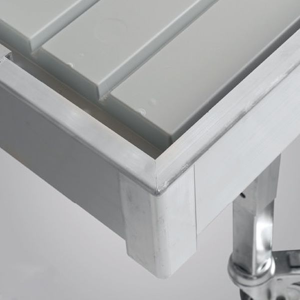 Ready-to-assemble fixed water tables in aluminium
