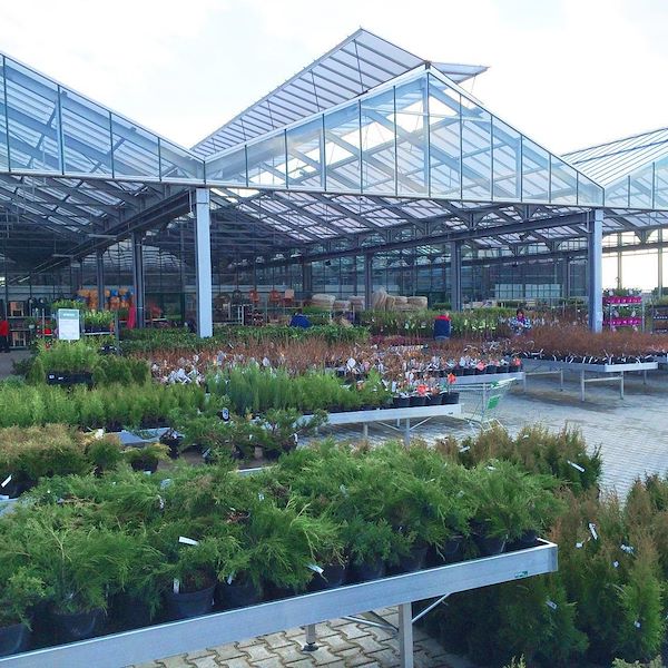 Ready-to-assemble fixed water tables in aluminium