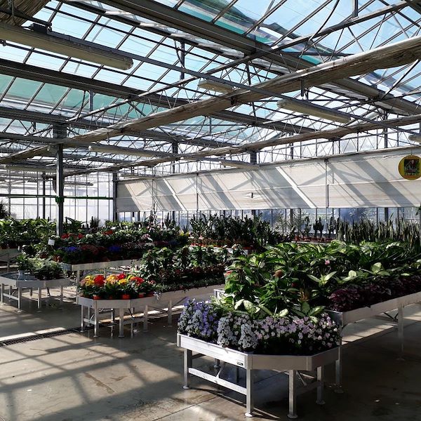 Стационарные алюминиевые торговые столы, которые необходимо собрать