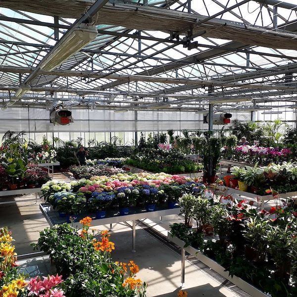 Стационарные алюминиевые торговые столы, которые необходимо собрать