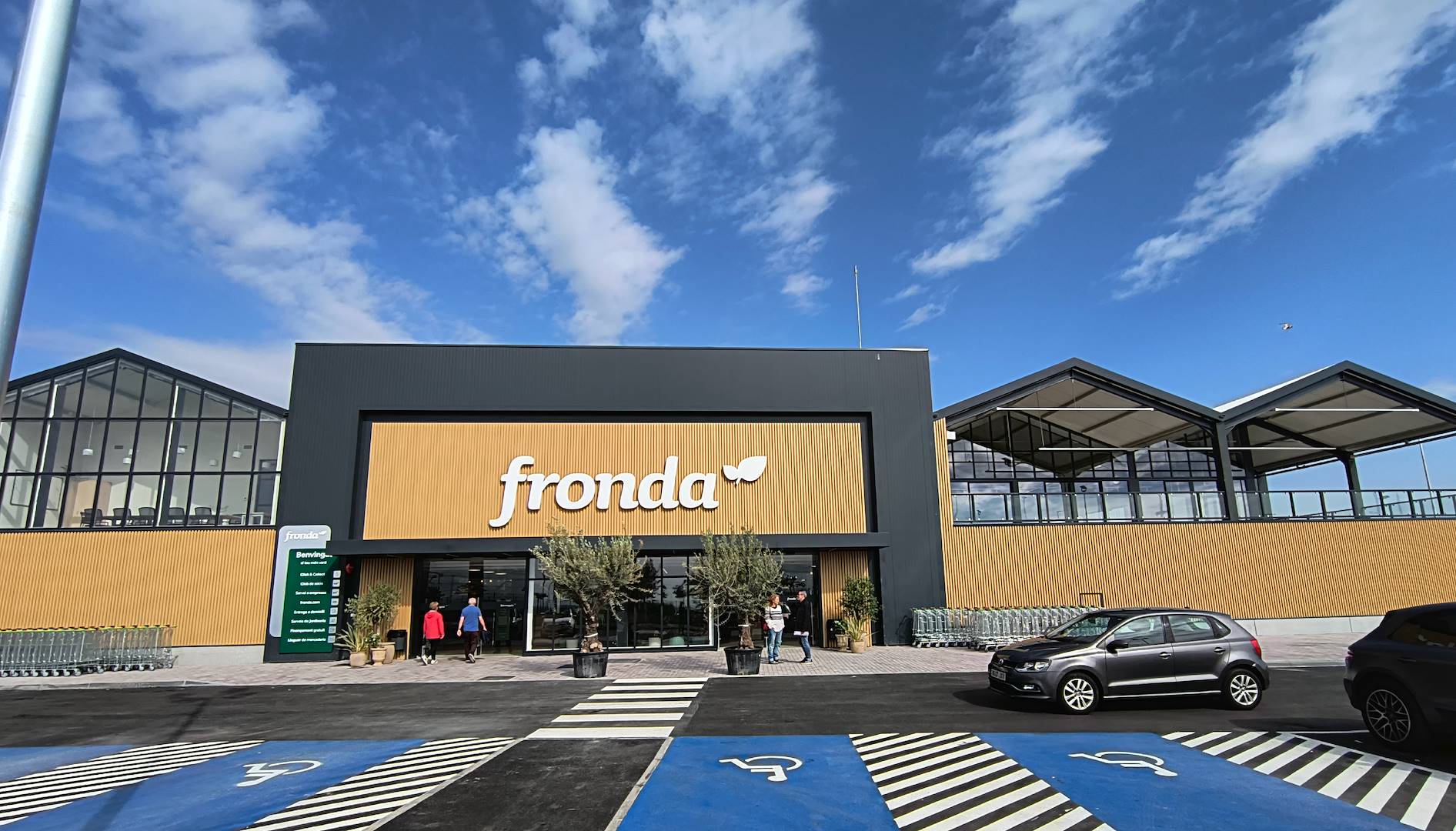Fronda открывает новый садовый центр в Барселоне