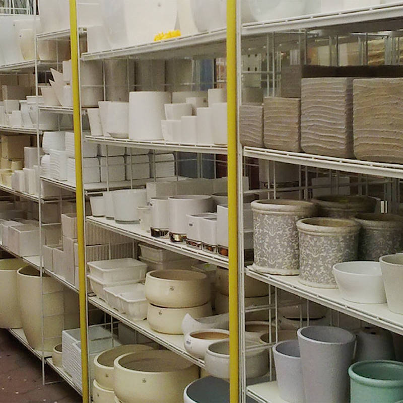 Modular wire-mesh with 3 shelves