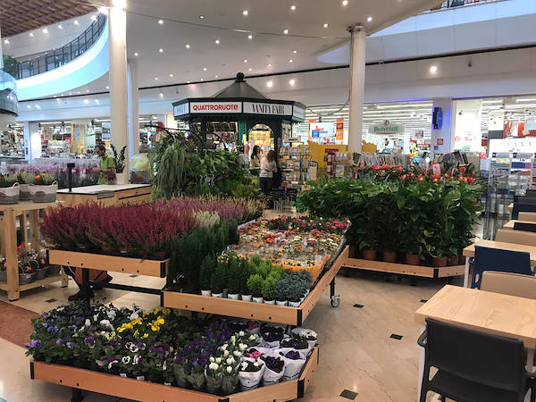 Выставочный остров в торговой галерее