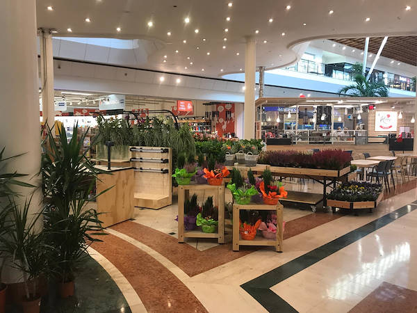 Выставочный остров в торговой галерее