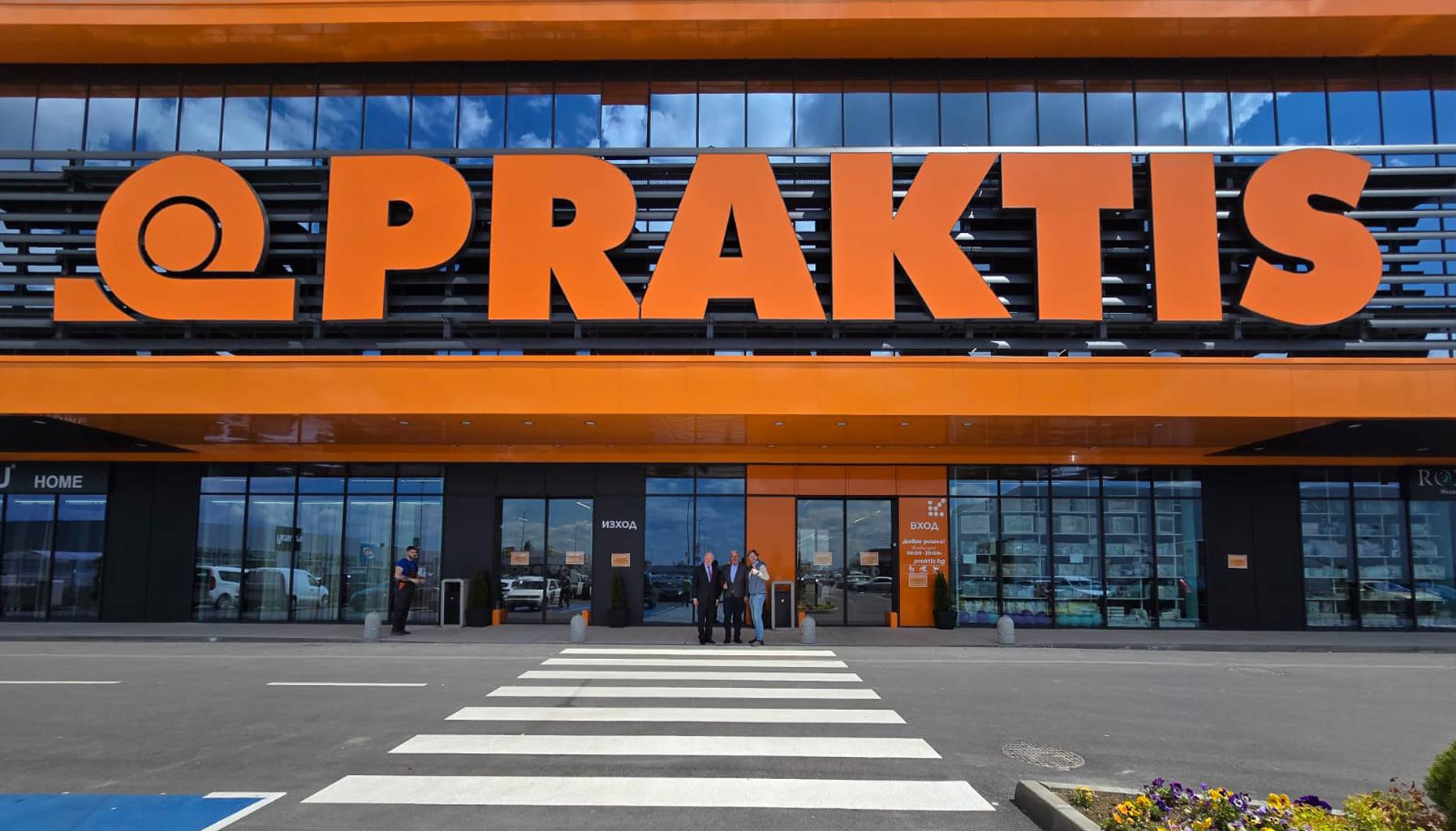 Organizzazione Orlandelli célèbre le lancement de PRAKTIS dans le monde des plantes et des fleurs